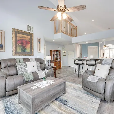 Updated Branson Condo With Lake Taneycomo Views!